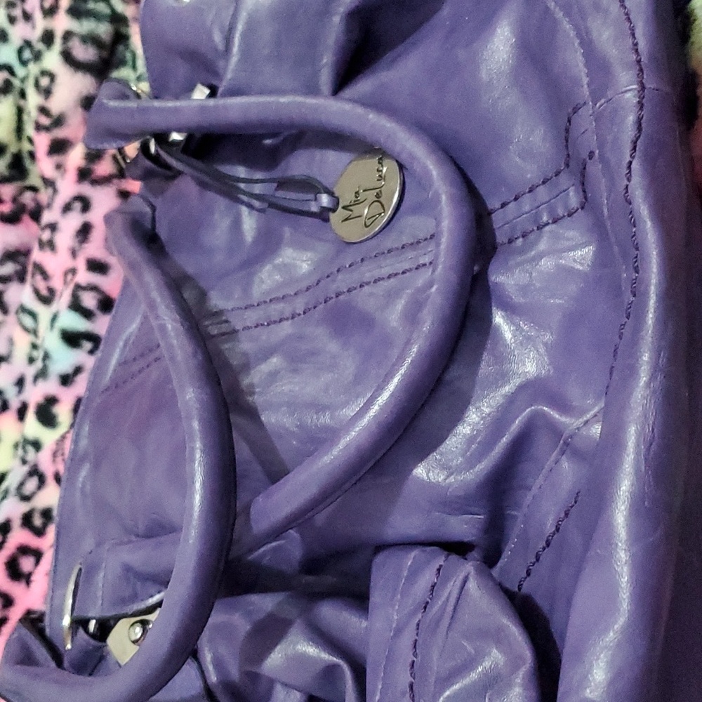 Beautiful purse purple leather Mia deluca crossbody